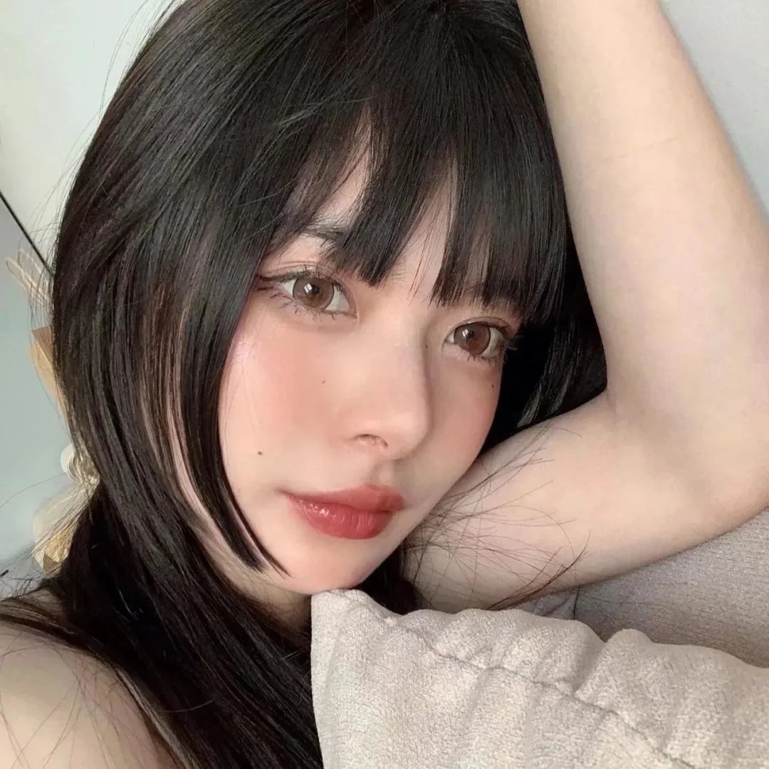 甜蜜寂寞女孩